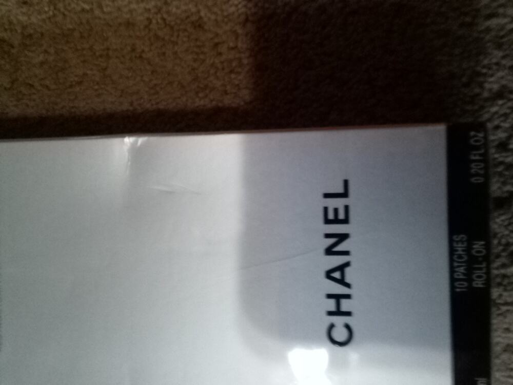 NIB Chanel Ultra Correction Total Eye Revitalizer .20 oz 10 Patches & Roll On